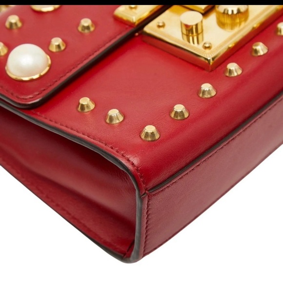 Gucci♥️ Red padlock Leather Pearl & Gold Stud Chain Crossbody Bag - Picture 9 of 11